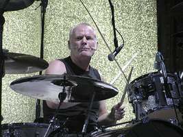 Martin Chambers : Modern Drummer