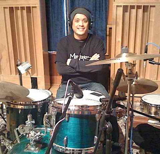 Alexis Razon of Vinyl : Modern Drummer