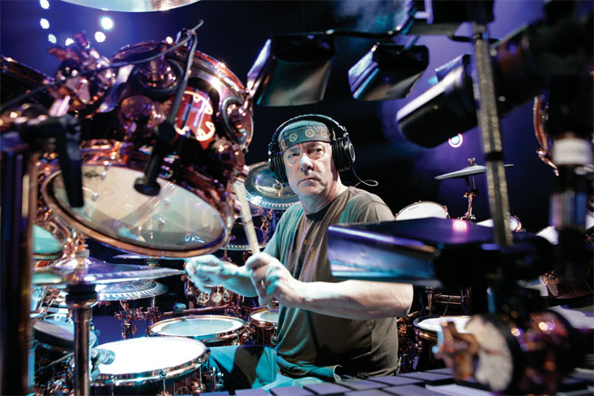 Neil Peart: Preberám centrálnu scénuNeil Peart: Preberám centrálnu scénu  