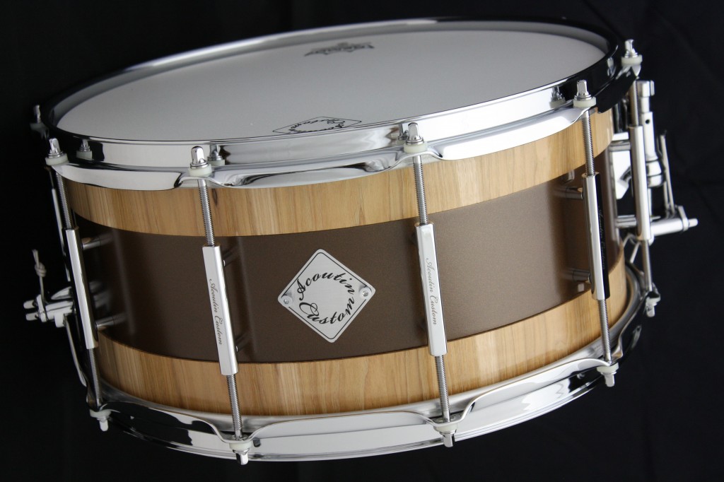 Acoutin  hickory/brass snare